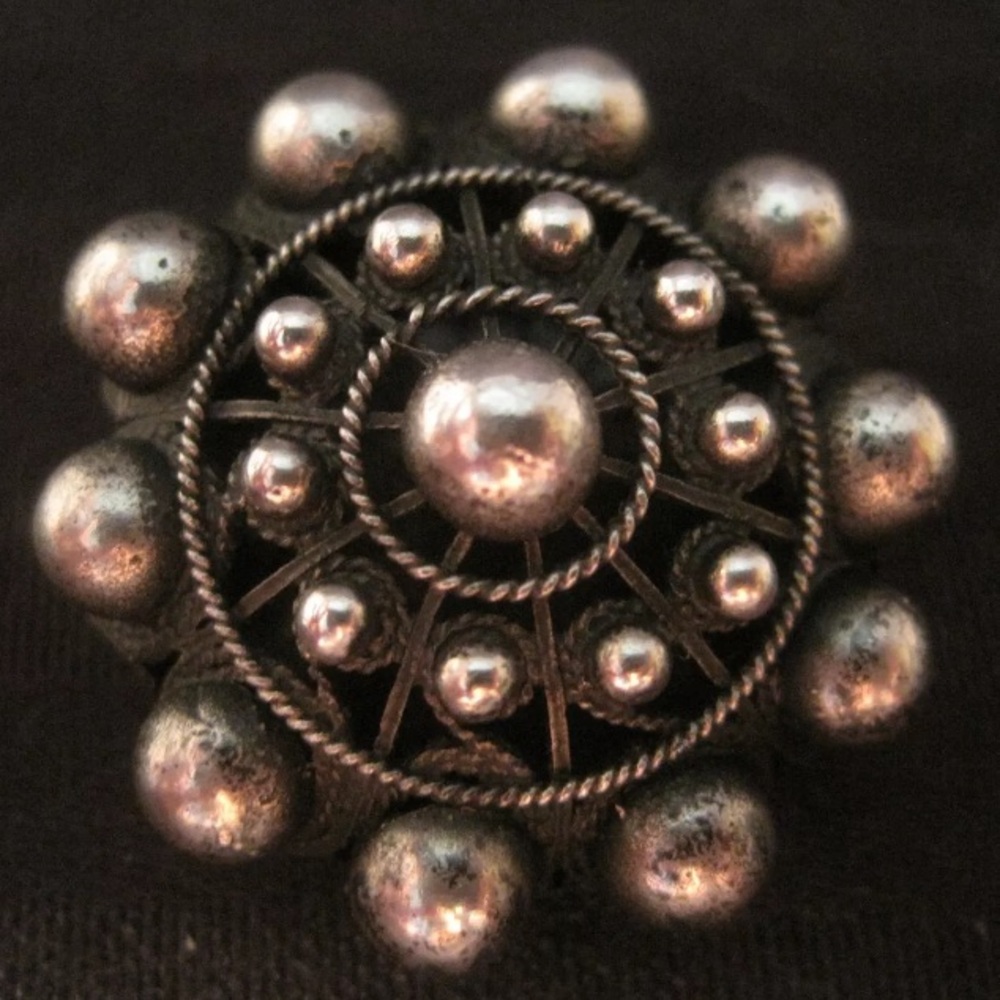 Antique / Vintage Sterling Silver Beaded Bead Filigree
Domed Pin/ Brooch